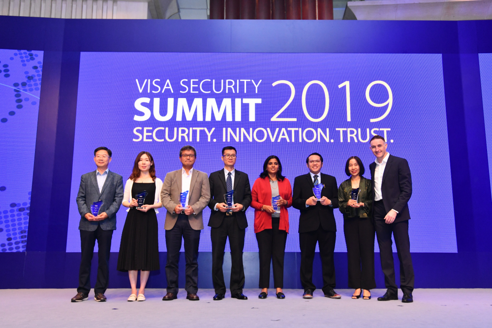vietcombank vinh du nhan giai thuong champion security award cua to chuc the quoc te visa