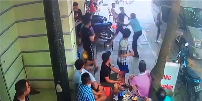 Thanh Hóa: Chủ nhà nghỉ ở Sầm Sơn bị nhóm thanh niên đâm chém trọng thương