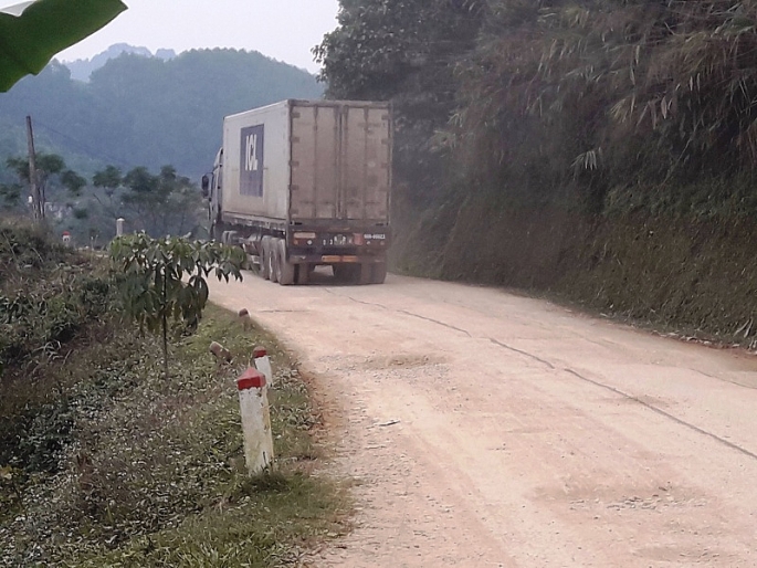 Bao giờ tuyến đường vào cửa khẩu Lý Vạn huyện Hạ Lang (Cao Bằng) được tu sửa?