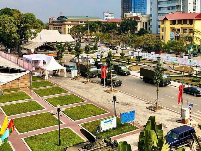 Triển lãm “Thành tựu xây dựng nền quốc phòng toàn dân và Hội chợ Việt Bắc